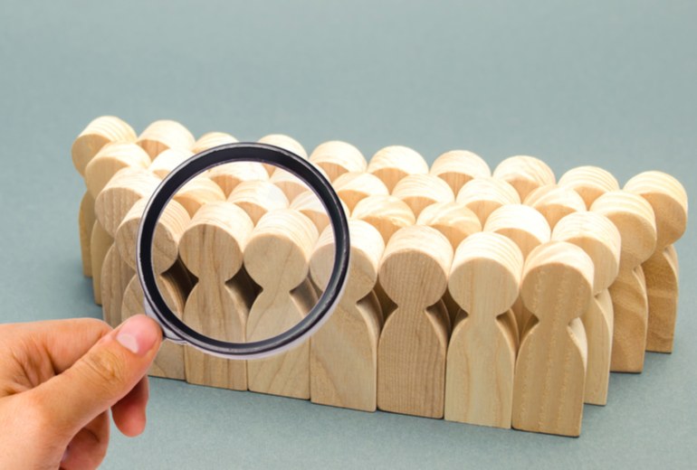Key demographic factors for identifying a mobile app target audience