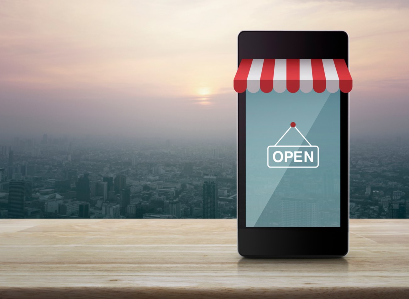 Mobile e-commerce app with in-app shopping experience